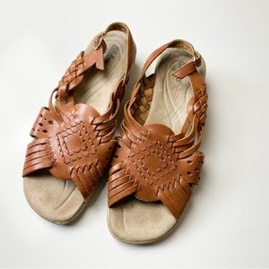 Vintage Cobbie Cuddlers Leather Sandals! Size 7W
